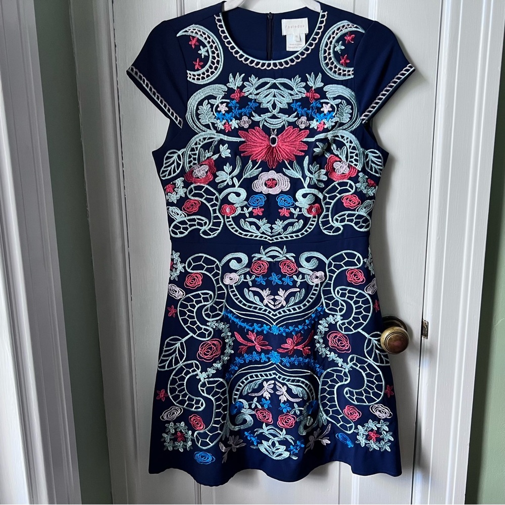 Foxiedox Sierra Embroidered Navy Mini Dress Cap Sleeves Size Medium